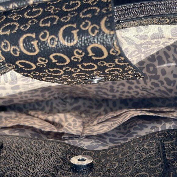 GUESS handbags - Picture 8 of 12